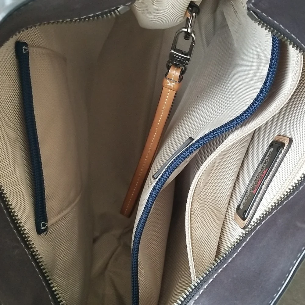 Tumi Santa Monica Mabery Boho Leather Convertible Hobo Shoulder/Crossbod…